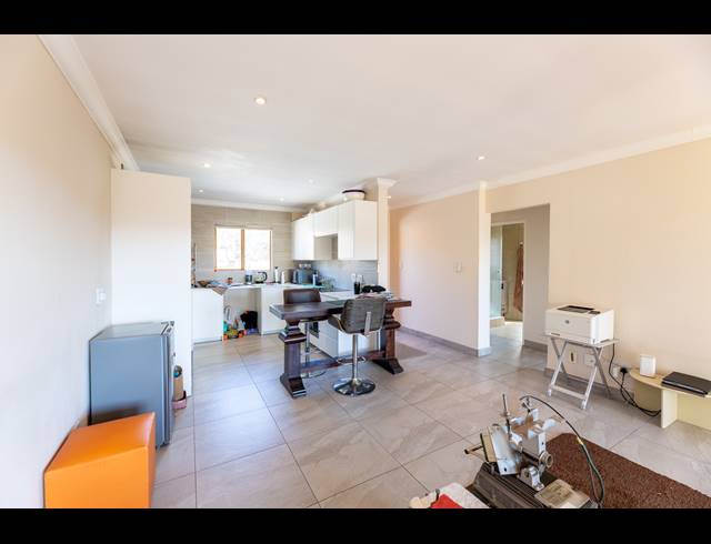 2 BEDROOM TOWNHOUSE FOR SALE IN LONEHILL